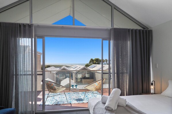 2 bedrooms, bed sheets