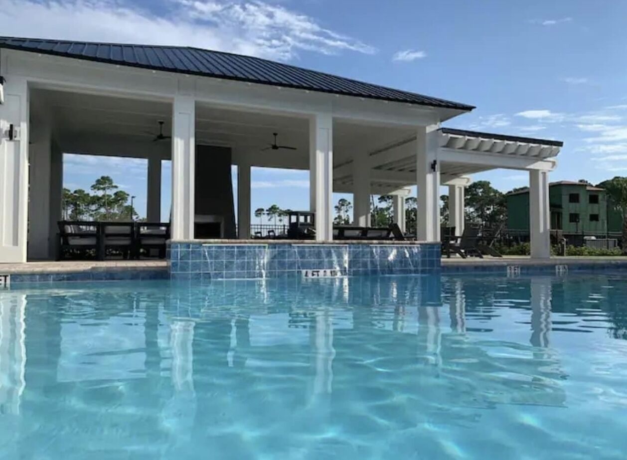 New Coastal Home @ Perdido Key - 3 minute drive to the beach - POOL - sleeps 8
