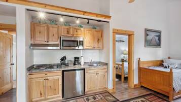 Fridge, microwave, stovetop, coffee/tea maker
