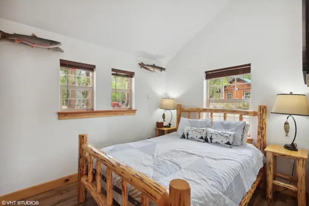 Whispering Pines, Flathead Lake Rental Cabins