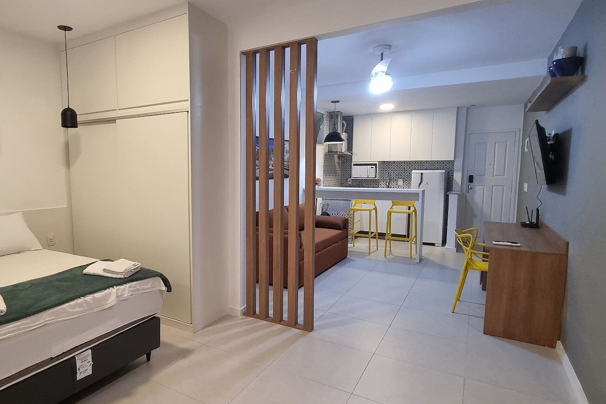 Apartamento básico | Wi-Fi de cortesia, roupa de cama