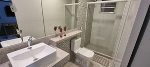 Basic Apartment | Bathroom