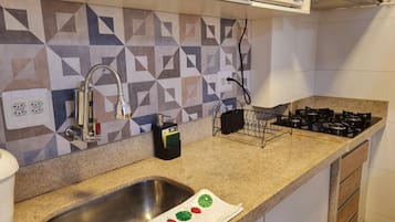 Apartment | Private kitchen | Mini-fridge, microwave, blender, cookware/dishes/utensils