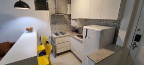 Apartamento básico | Cozinha privada | Frigobar, micro-ondas, liquidificador