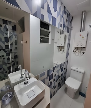 Apartamento | Baño | Ducha, secador de pelo y toallas