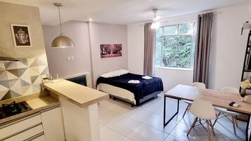 Apartamento | Wi-Fi de cortesia, roupa de cama