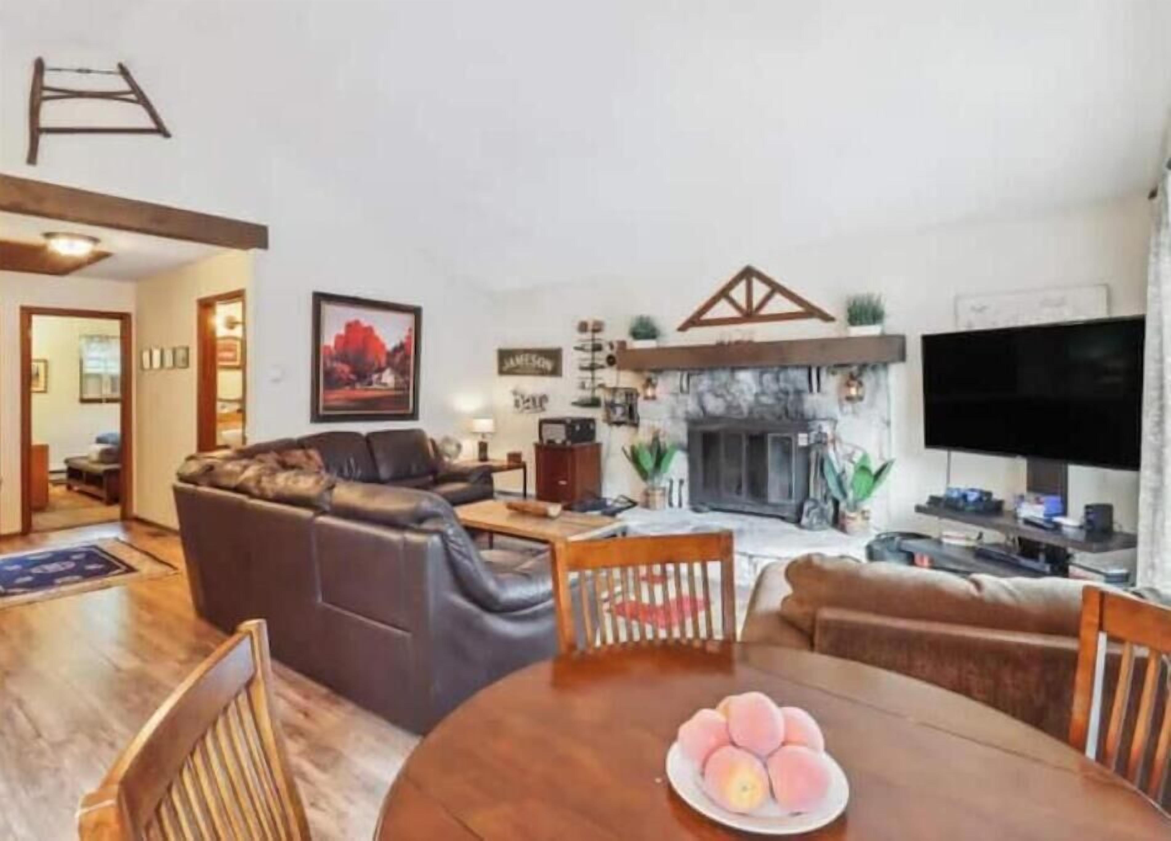 Cozy 3 bedroom getaway close to all in Poconos with Wood Fire Place, Fire Pits