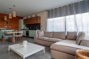 Flat-screen TV - Kite Suite 207 (Tulum)