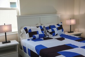4 bedrooms, WiFi, bed sheets - Lake views, beautiful home (Indio)