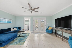 Smart TV - Beautiful home in the heart of Saint Andrews, fast internet, tourist attractions (Panama City)