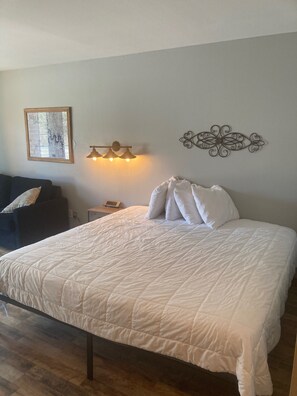 Signature Condo | 1 bedroom, premium bedding, memory foam beds, free WiFi - Gold Suites Rentals (Branson)