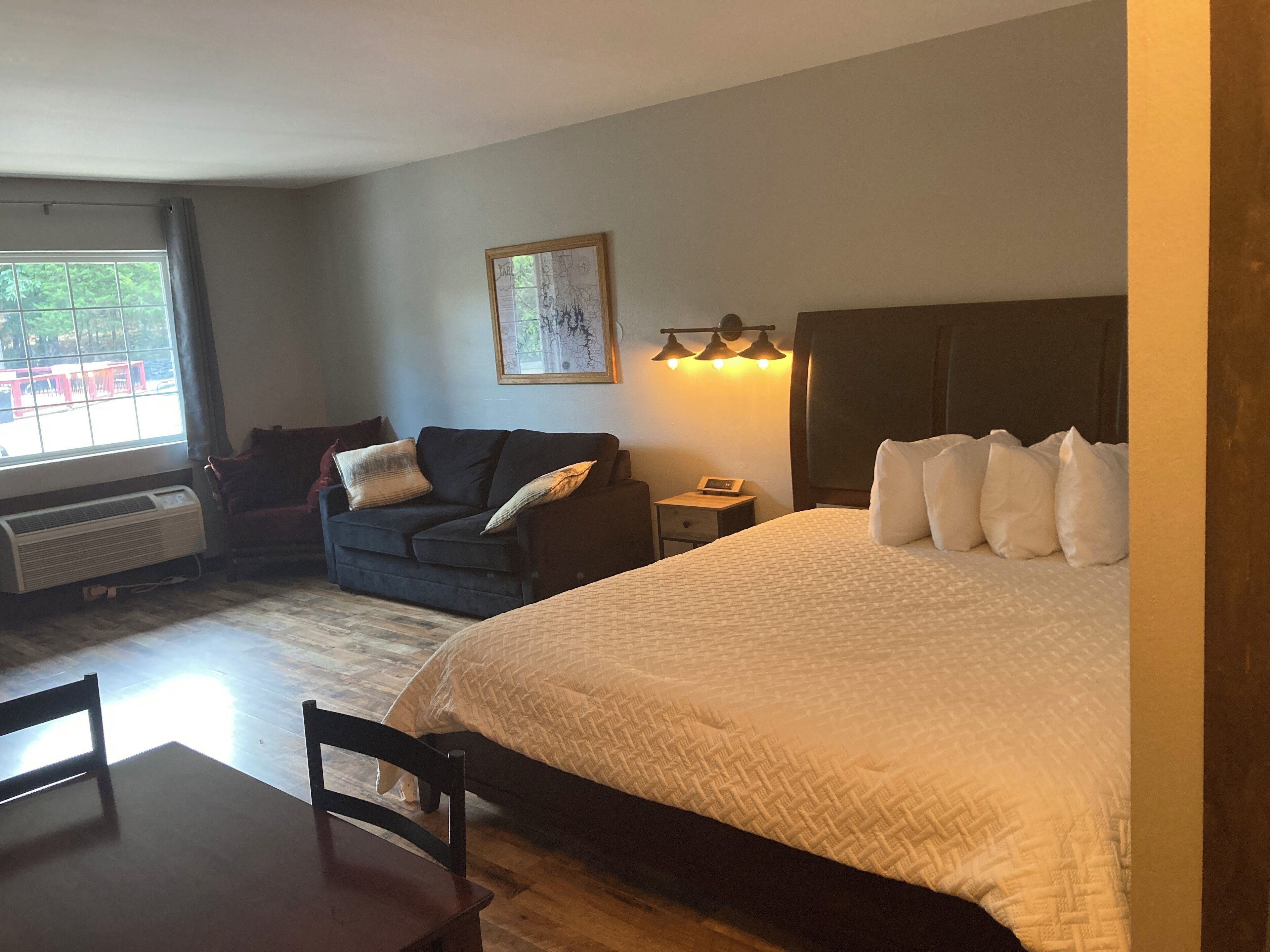 Royal Condo | Living area