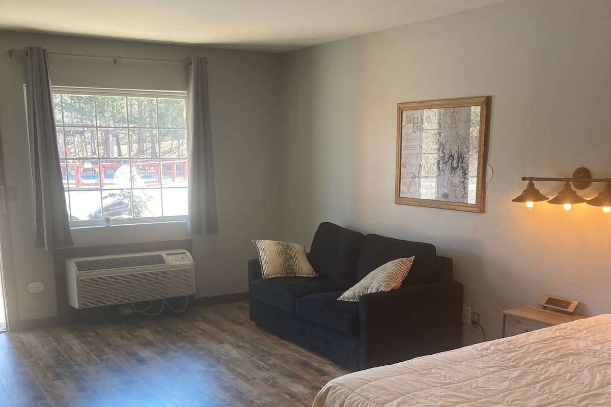 Royal Condo | 1 bedroom, premium bedding, memory foam beds, free WiFi