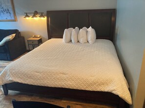 Royal Condo | 1 bedroom, premium bedding, memory foam beds, free WiFi