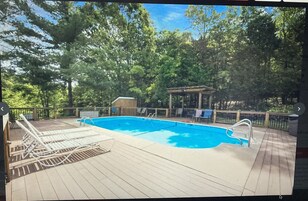 季节性开放的室外游泳池