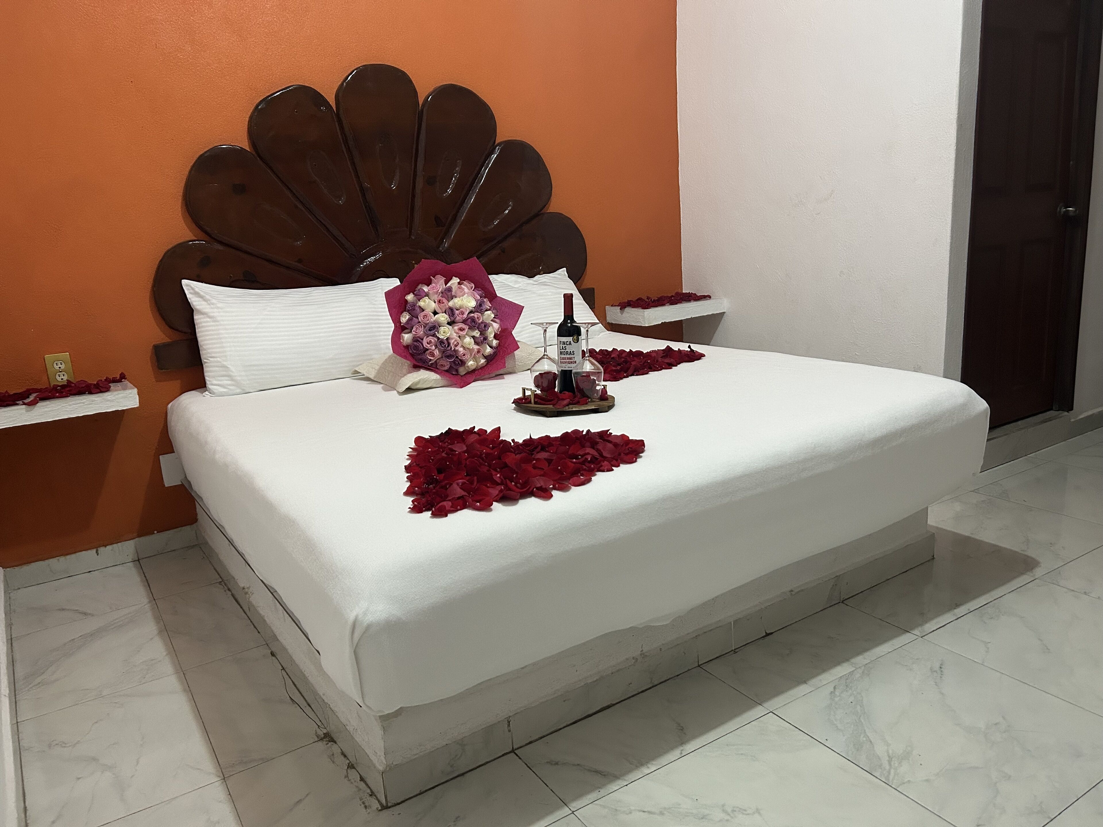 Habitación individual estándar | Ropa de cama de alta calidad y camas con pillow-top 