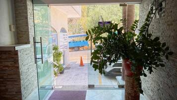 Télévision à écran plat de 40 pouces avec chaßnes par cùble