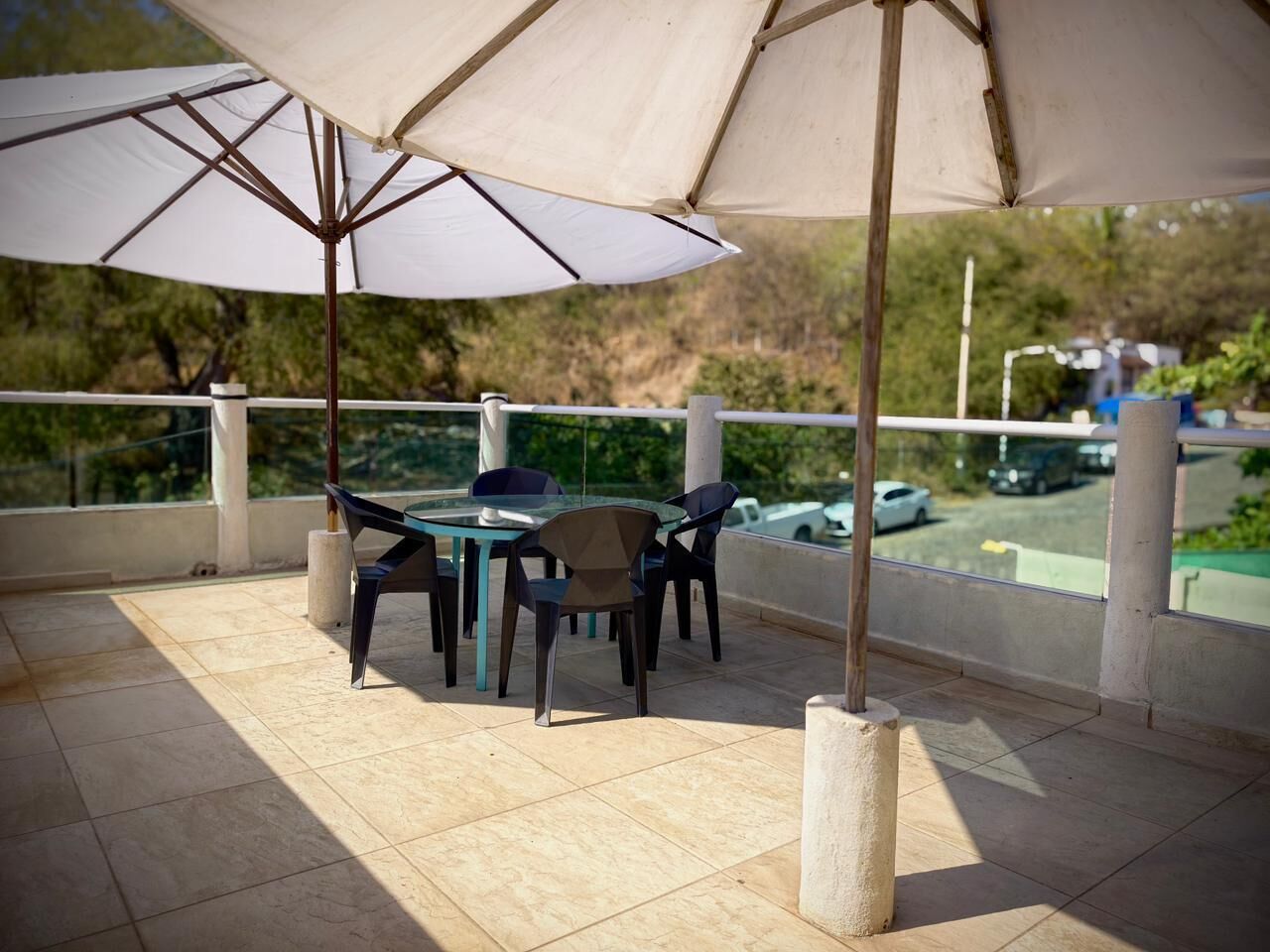 Dobbeltrom – familie, 2 queensize-senger, privat bad | Terrasse/patio