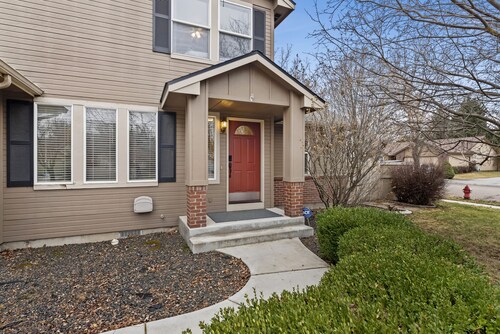 Marvelous 5-bedroom house in Boise with WiFi, AC
