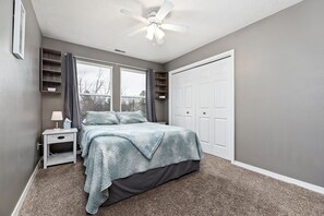 5 bedrooms, iron/ironing board, WiFi, bed sheets