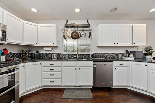 Marvelous 5-bedroom house in Boise with WiFi, AC