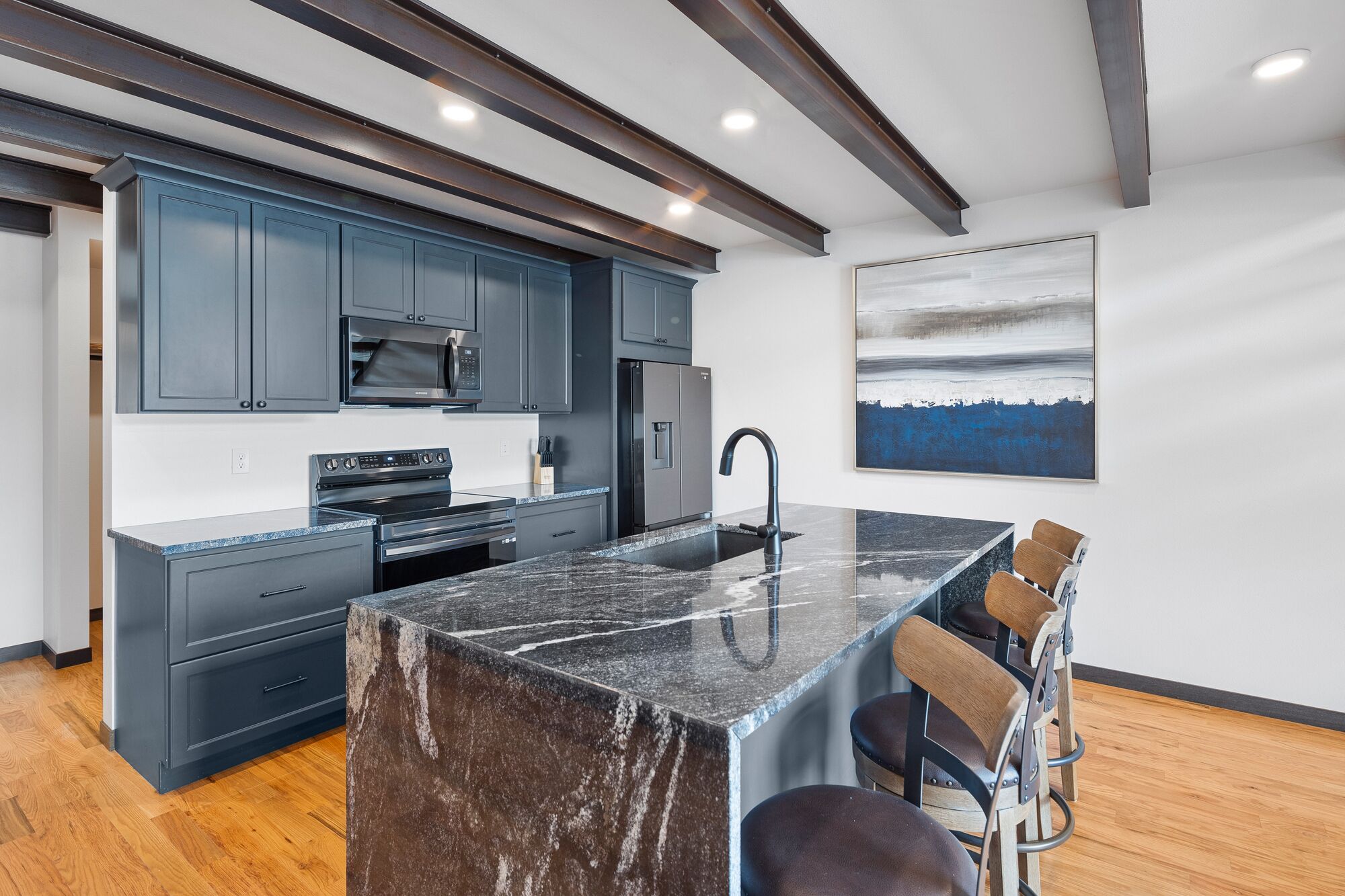 Luxury Loft 6 Overlook Main Street
