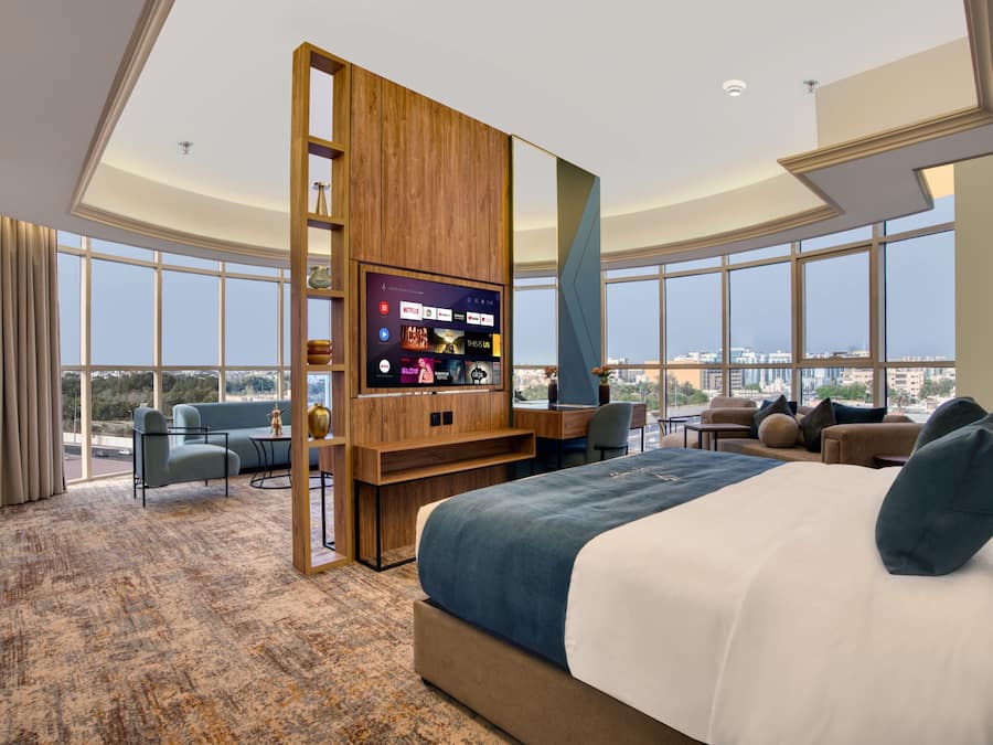 Suite ejecutiva, 1 cama de matrimonio grande | Caja fuerte, escritorio, tabla de planchar con plancha y wifi gratis