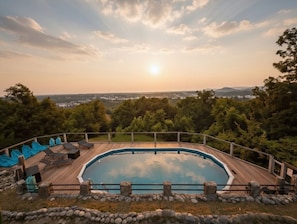 A heated pool - 7 BR With Heated Pool Overlooking Pigeon Forge (Sevierville)