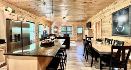 Indoor Pool, Hot Tub, Game Room, StarLink, Fire Pit, Views!