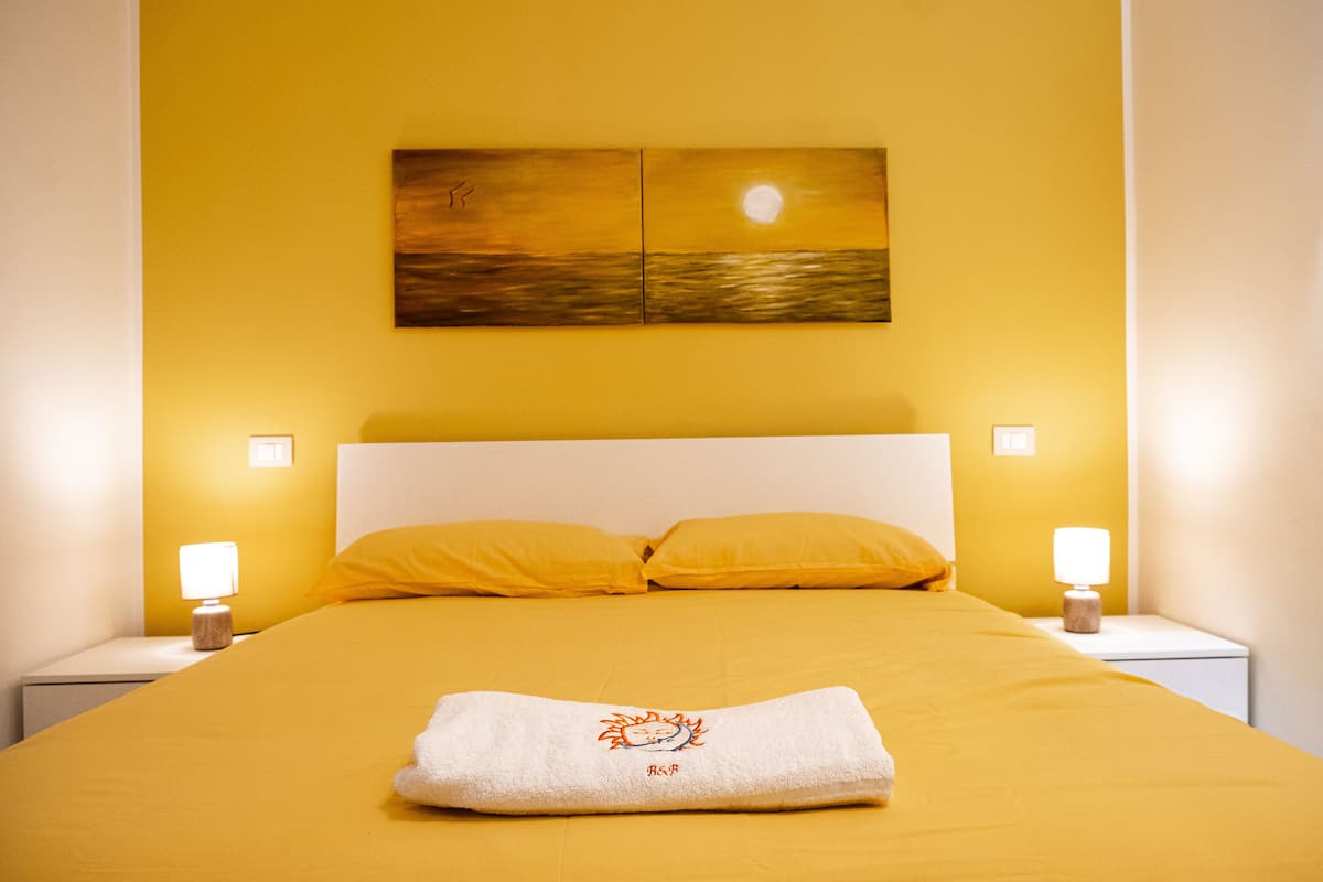 Deluxe tweepersoonskamer | Donzen dekbedden, een minibar, geluiddichte muren, gratis wifi