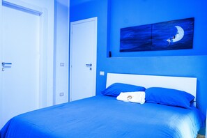 Cubrecamas, minibar, sistema de insonorización y wifi gratis 