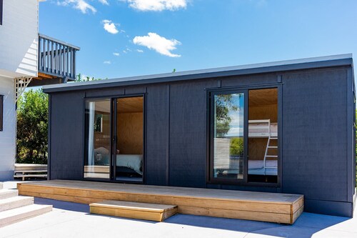 Dillon Darling - fun family holiday home, close to village and beach, sleeps 11!