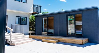 Dillon Darling - fun family holiday home, close to village and beach, sleeps 11!