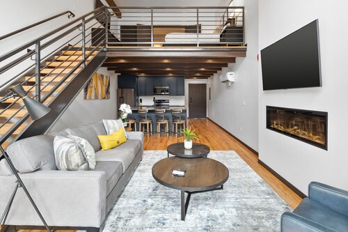 Luxury Loft 7 Downtown Main Street