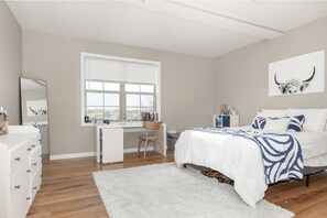 3 habitaciones, tabla de planchar con plancha, wifi y ropa de cama