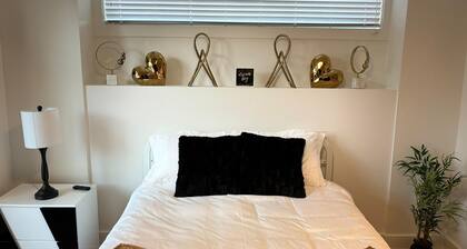 Relax in Style: Gated 2BR in Downtown w/ Workspace