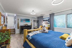 Deluxe Apartment, 2 Bedrooms, Garden View | 2 bedrooms, Egyptian cotton sheets, premium bedding, down comforters - Rayleigh River Retreat - Garden Oasis (Kamloops)