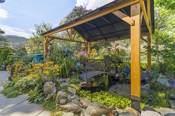 Rayleigh River Retreat - Garden Oasis - Kamloops
