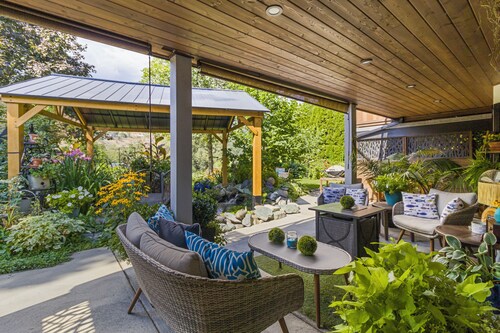 Rayleigh River Retreat - Garden Oasis
