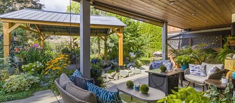 Rayleigh River Retreat - Garden Oasis