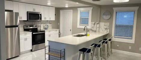 Micro-ondas, fogão, cooktop, lava-louças