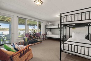 6 bedrooms, iron/ironing board, WiFi, bed sheets