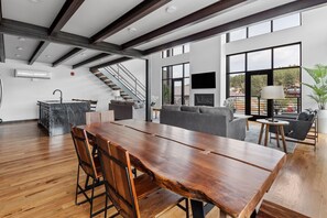 Dining - Presidential Luxury Loft 2 Downtown Main (Hill City)