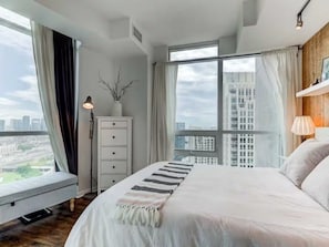 1 Schlafzimmer, Schreibtisch, Bügeleisen/Bügelbrett, Reisekinderbett