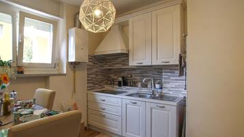 Fridge, stovetop