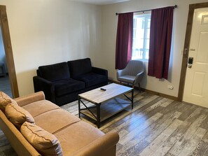 Smart TV - 2BD 1BA w/Kitchenette close to Silver Dollar City (Branson)