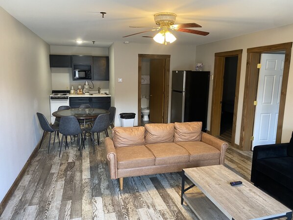 Smart TV - 2BD 1BA w/Kitchenette close to Silver Dollar City (Branson)