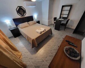 1 chambre, fer et planche à repasser, Wi-Fi, draps fournis