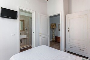 1 bedroom, bed sheets - 1 Bedroom Private vacation home in Cuglieri (Cuglieri)