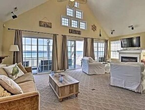 Smart TV, fireplace, printers - L'Hermione (Gloucester)